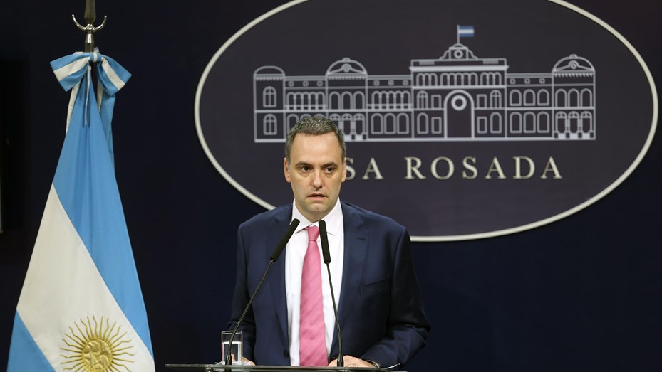 El Gobierno «analiza» descontar el día a trabajadores que se sumen al paro de CGT