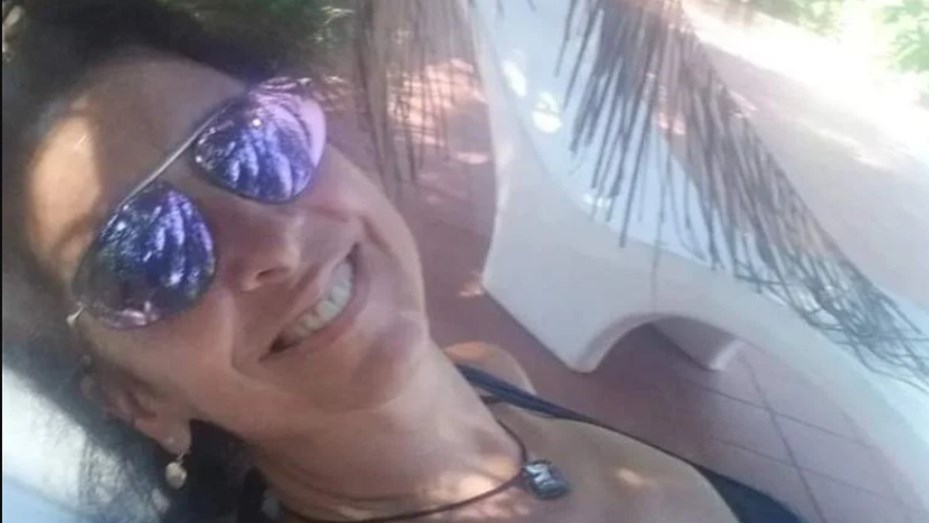No fue a trabajar, sus compañeras la fueron a buscar a la casa y la hallaron muerta: detuvieron al hijo y al ex