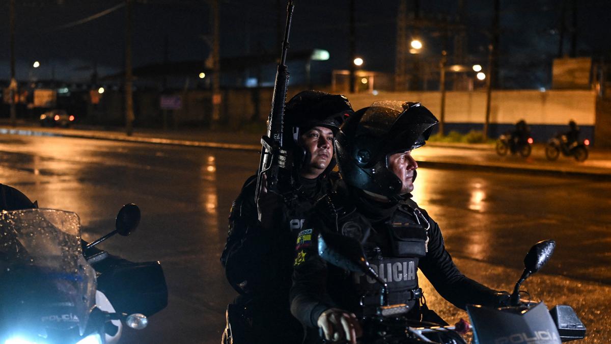 Ecuador: 170 personas siguen como rehenes en varias cárceles