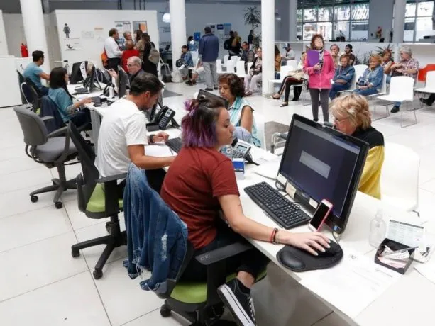 El Gobierno desmintió la suspensión de las horas extras para trabajadores del Estado