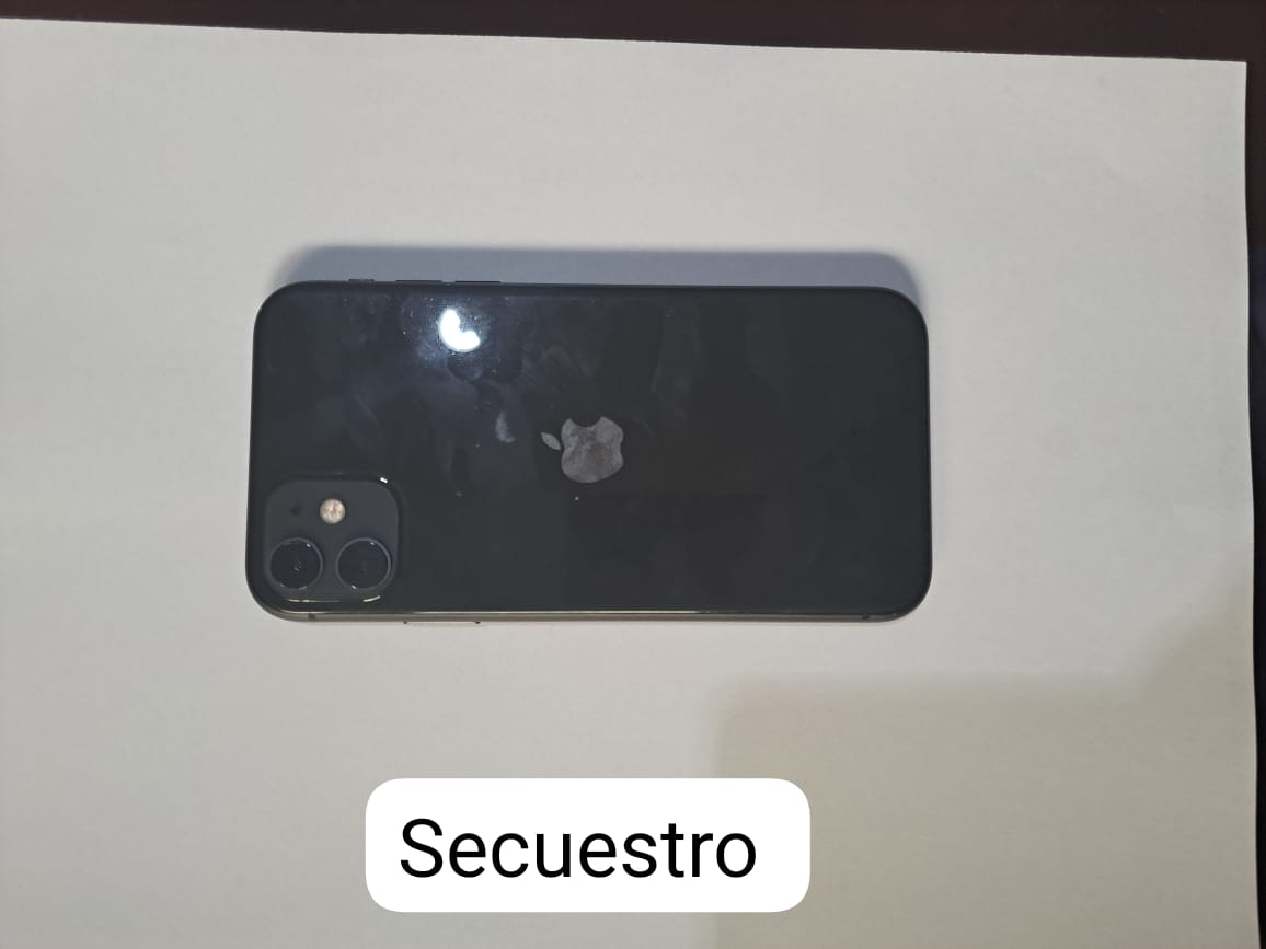 Ayudó a una mujer, le acercó a su vivienda y al regresar, notó que le sustrajo su celular