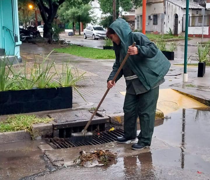 Resistencia: intensos trabajos ejecuta el municipio tras el fuerte temporal de esta madrugada