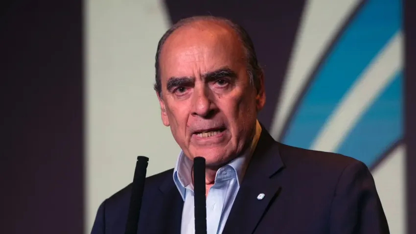 Francos advirtió al Congreso: «Si tardamos un año en discutir una ley no entra un peso más a la Argentina»