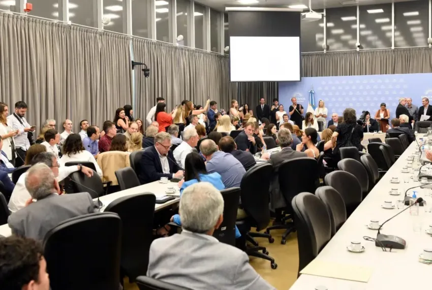 Tensión y expectativa en el Congreso: inicia el debate en comisiones sobre la Ley Ómnibus