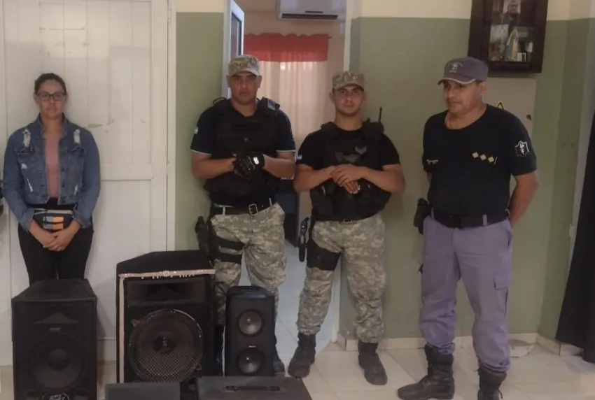 Detuvieron a cinco personas por robar en un jardín: los familiares interrumpieron y arrojaron cascotes a la Policía