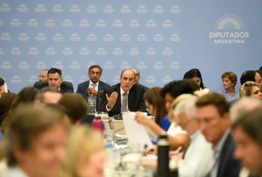 Tras intensas reuniones con la oposición dialoguista, el Gobierno acepta cambios en la Ley Ómnibus