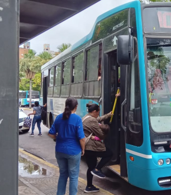 Paro de la CGT: los colectivos circularán en la provincia hasta las 19