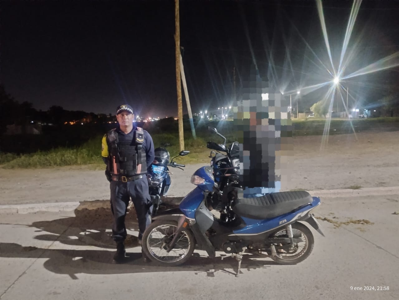 Recuperan una motocicleta robada hace pocos días y detienen a un hombre buscado por la justicia