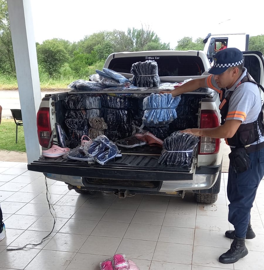 Policía  Caminera: en controles  secuestran   mercadería  sin aval aduanero