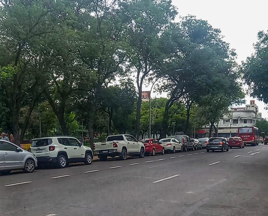 La Municipalidad de Resistencia informa que ya está permitido estacionar alrededor de la Plaza 25 de Mayo.