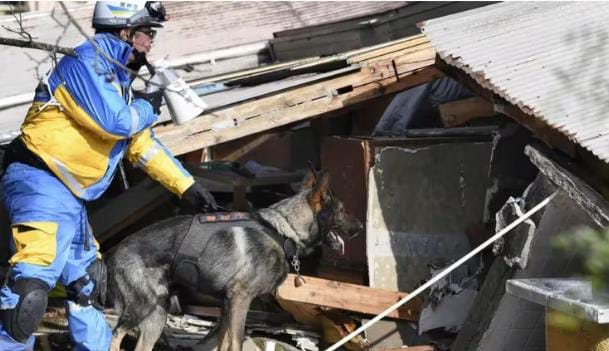 Japón: una mujer de 90 años sobrevivió más de 5 días bajo los escombros de su casa derrumbada