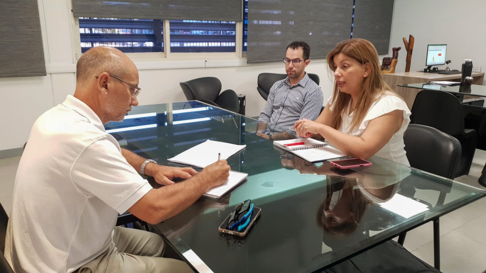 Reunión estratégica entre autoridades de la Municipalidad y el IPDUV