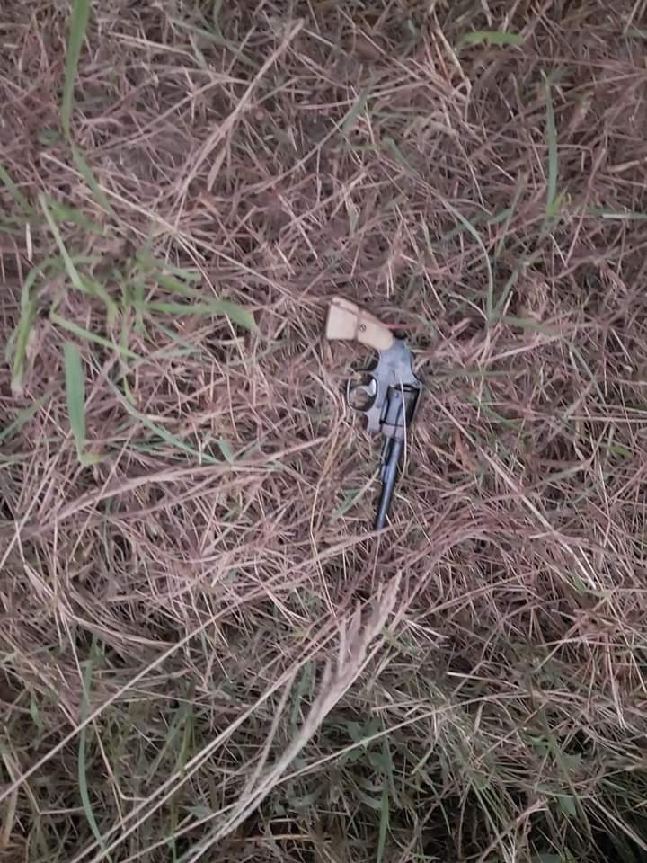 Resistencia: delincuentes arrojaron un arma y huyeron