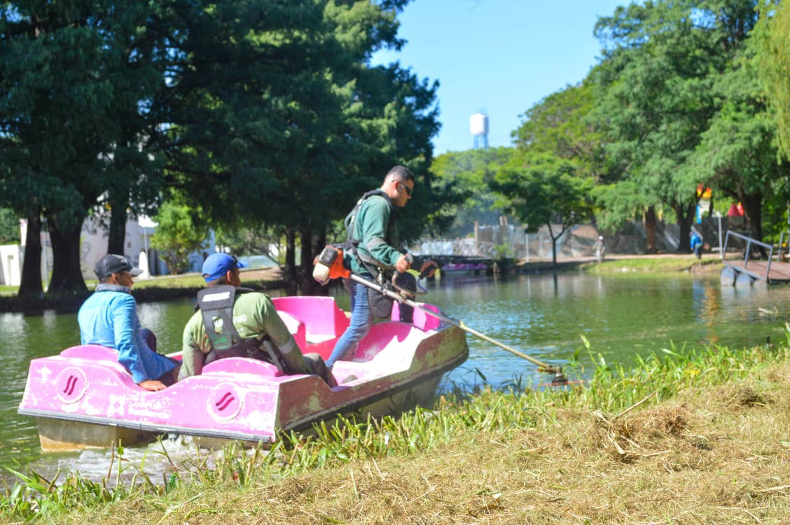 La Municipalidad de Resistencia ejecutó desmalezado y limpieza en el Parque 2 de Febrero
