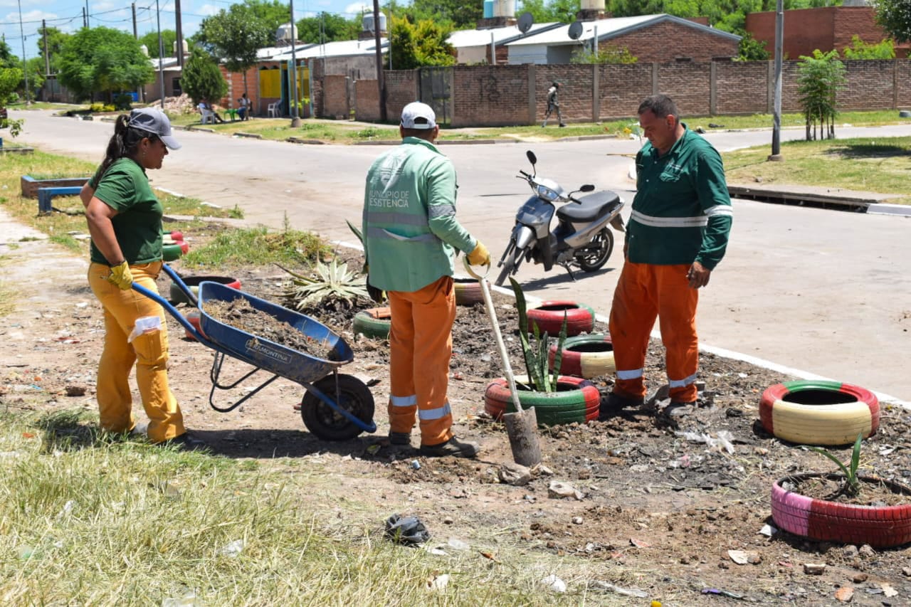 El Municipio de Resistencia realiza un operativo de limpieza y reconversión de minibasurales en los barrios Toba y Chelliyi