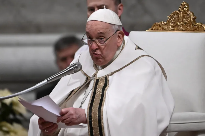 El Papa Francisco defendió el documento que autoriza las bendiciones a parejas homosexuales