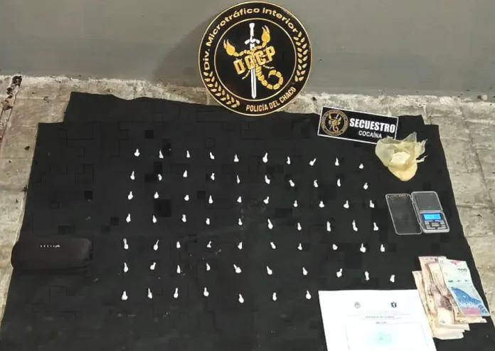 Napenay: detienen a un dealer traficando cocaína en el acceso a la localidad