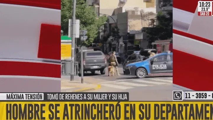 Un hombre se atrincheró y tomó de rehenes a su pareja y su hijo