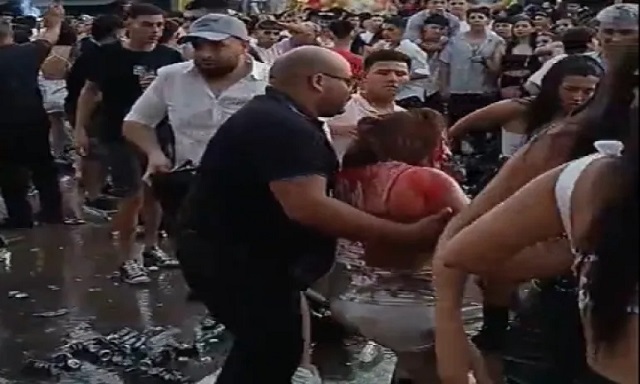 Feroz pelea de mujeres en un boliche en Corrientes: a una le cortaron el cuello con una botella