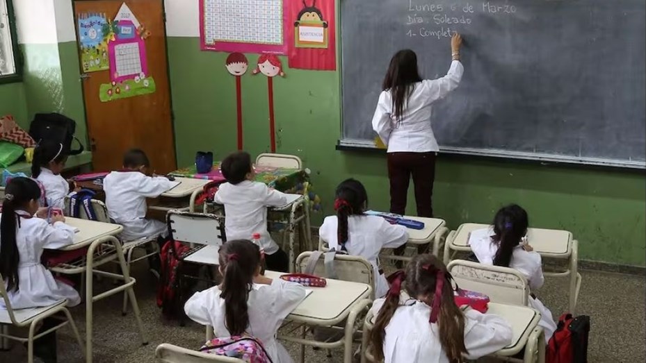 Arrancan las clases y siete provincias con paro docente