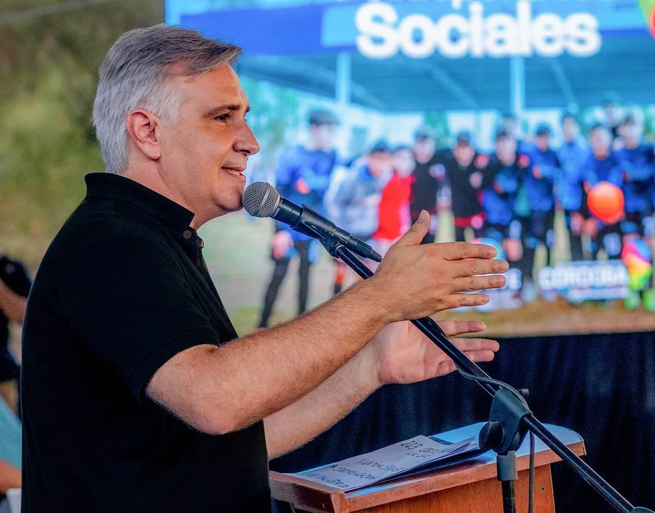 Llaryora respondió al duro ataque de Milei: “Córdoba nunca se arrodilló”