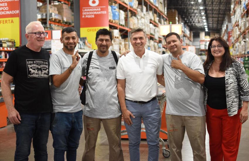 Trabajo e inclusión: Zdero visitó una empresa mayorista que incorporó a personas con discapacidad