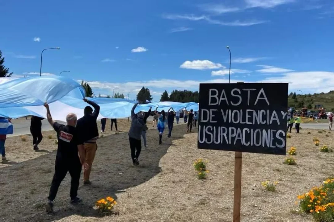 La Justicia desalojó a los mapuches que habían ocupado tierras del Ejército en Bariloche