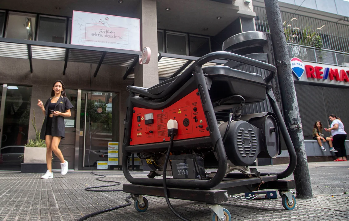 Más de 30 mil usuarios de Edesur continuaban sin luz, tras el incendio de una subestación eléctrica en Caballito
