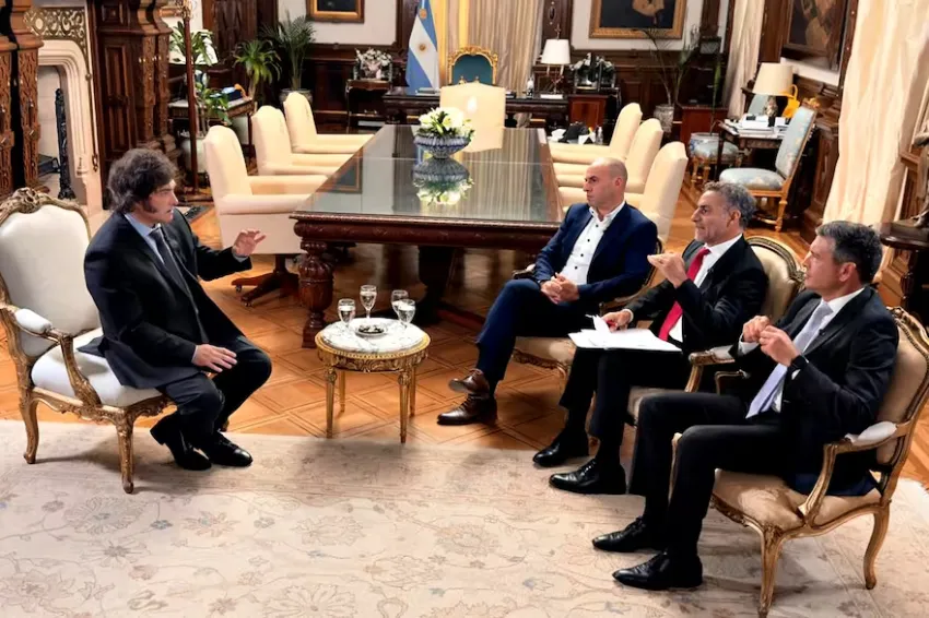 Milei contraataca: dijo que excluirá a «traidores», eliminará fideicomisos y evitó darle importancia a CFK