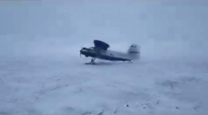 «Siberia drift»: Así aterriza una avioneta en el extremo invierno ruso