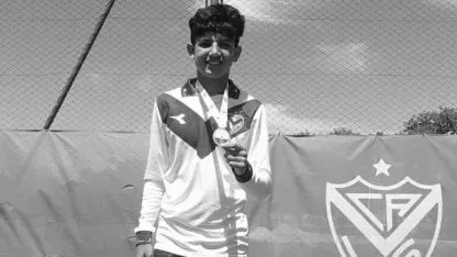 Conmoción en el fútbol: un jugador de Vélez de 14 años murió “por un severo cuadro infectológico”