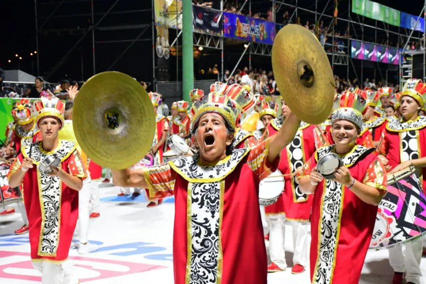 Carnaval en Corrientes: Con brillo y mucha alegría pasó la quinta noche de corsos