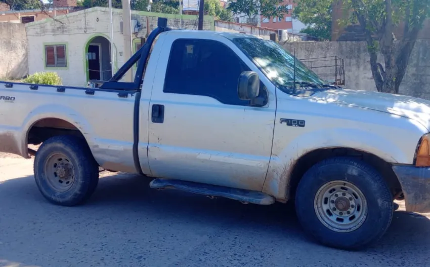 Dos camionetas que pertenecían al Gobierno fueron secuestradas: en una iba a bordo una dirigente política
