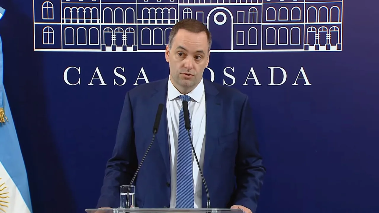 Adorni calificó el paro docente como «aberrante, repudiable y cuestionable»