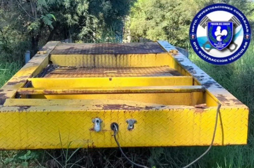 Hallaron abandonado en la ruta un carretón valuado en 74 millones de pesos que pertenece al Gobierno