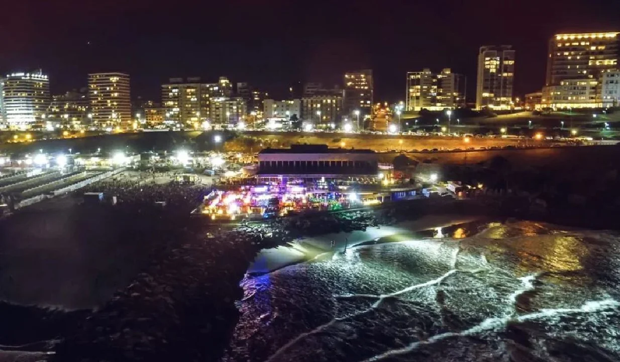 Mar del Plata: cayó de un paredón al salir de un boliche y está grave