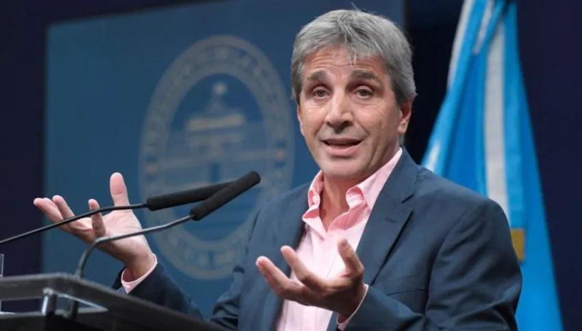 Milei le dará el control de los fondos fiduciarios al ministerio que dirige Caputo