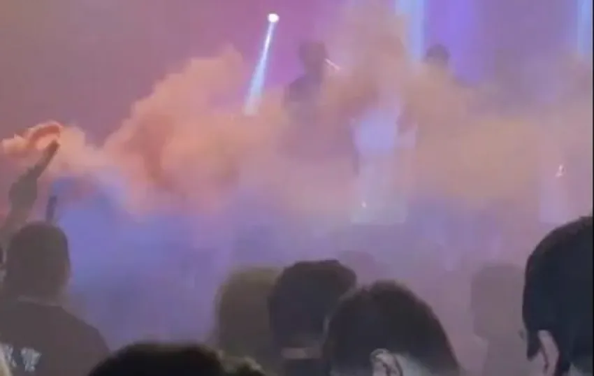 Palermo: a casi 20 años de Cromañón, encendieron una bengala durante un show en un boliche cerrado