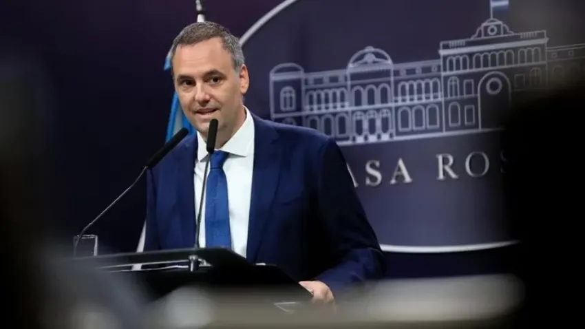 El Gobierno fijó el salario mínimo en $ 180.000 para febrero y en $ 202.800 para marzo