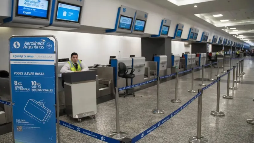 Rige el paro de aeronáuticos: hay más de 35.000 pasajeros afectados y cientos de vuelos cancelados