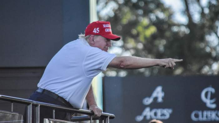 Trump acusa a medios de utilizar IA para hacerlo parecer más gordo