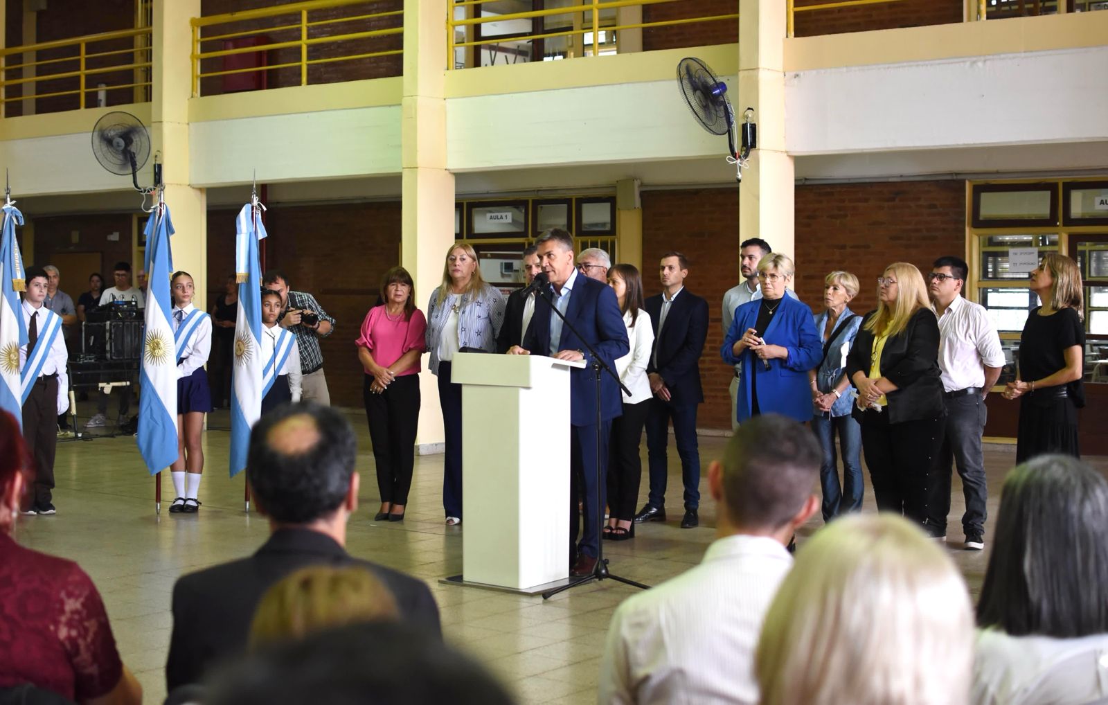Zdero anunció entrega de banderas para todas las escuelas, partidas de sostenimiento escolar e inversión en edificios escolares