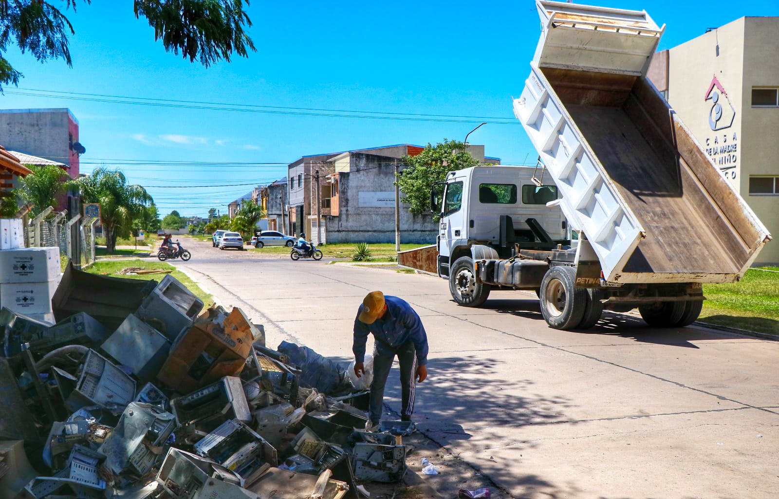 La Municipalidad de Resistencia donó material electrónio obsoleto a la Fundación Ciudad Limpia