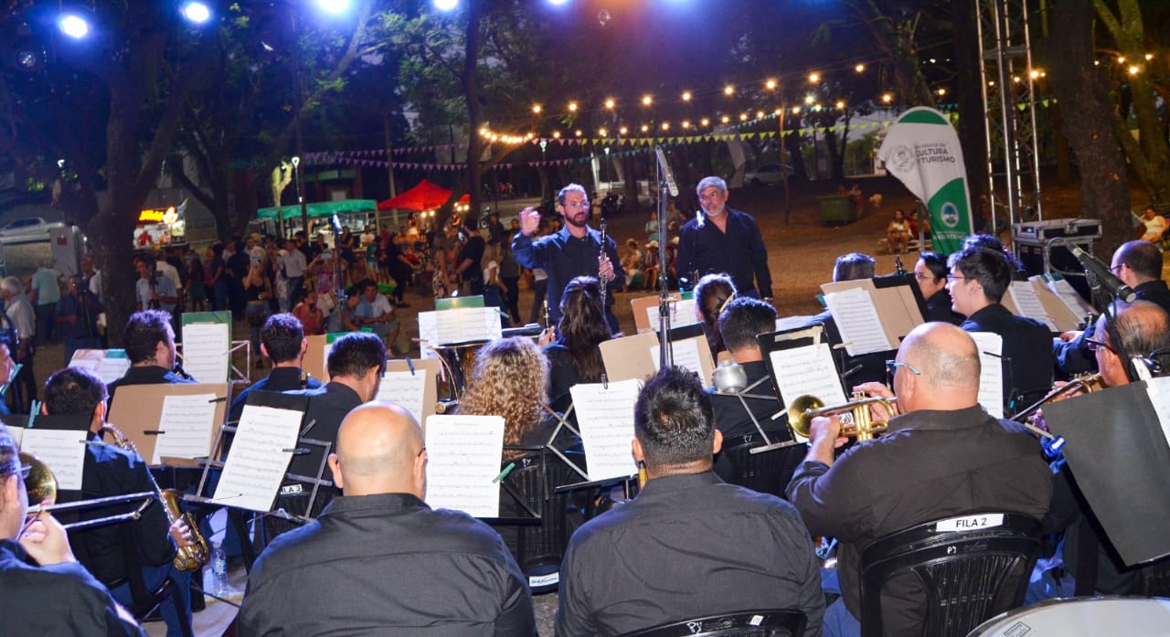 Semana Aniversario: homenaje a miembros de la Banda Municipal y anuncios sobre la Bienal de las Esculturas