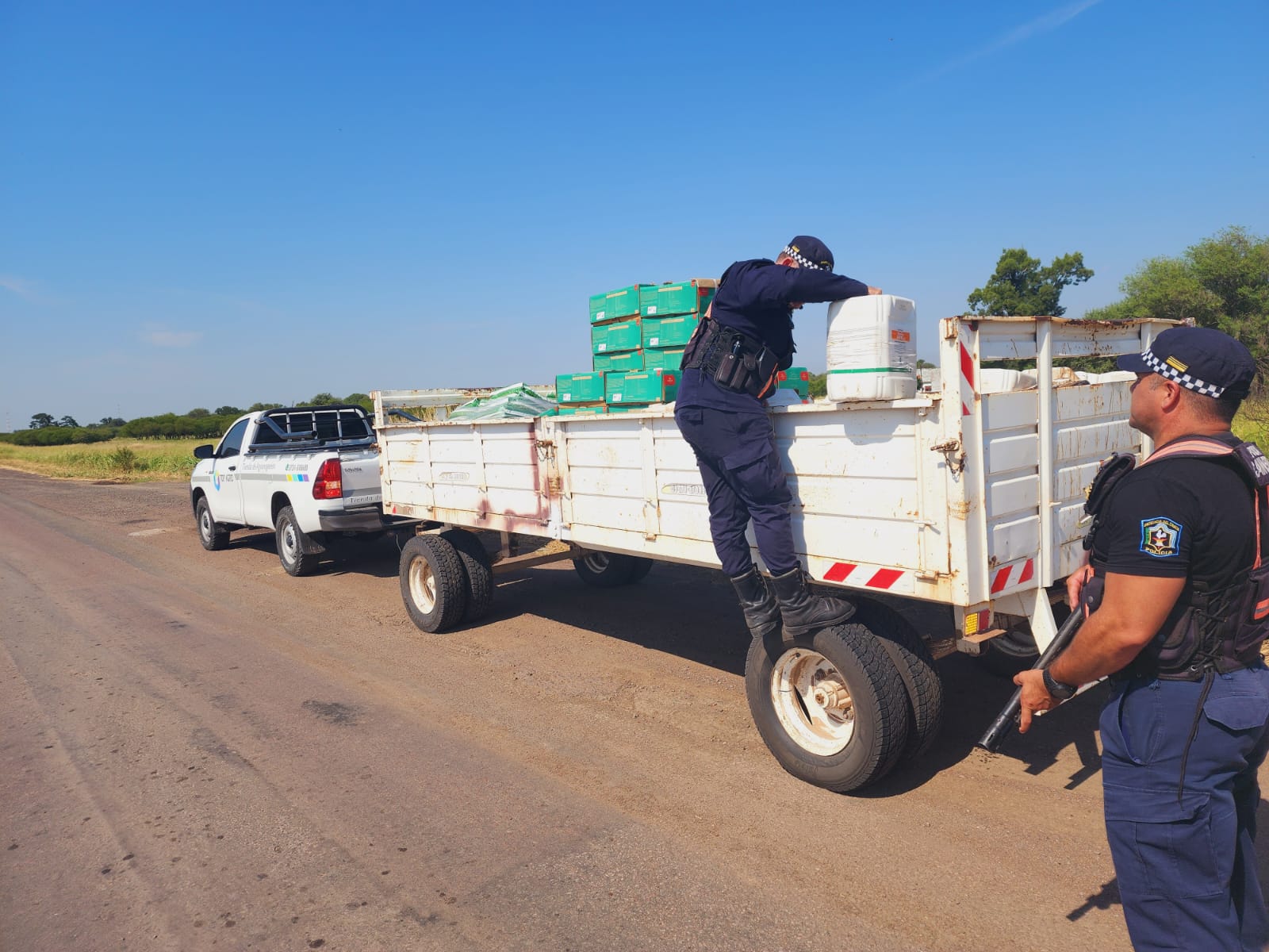 Santa Sylvina: agentes viales intervienen una carga de agroquímicos transportado sin las medidas de seguridad y documentaciones exigibles