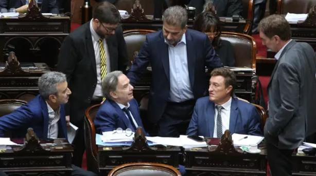 Ley Ómnibus: los bloques dialoguistas definen la estrategia en la previa a la votación particular