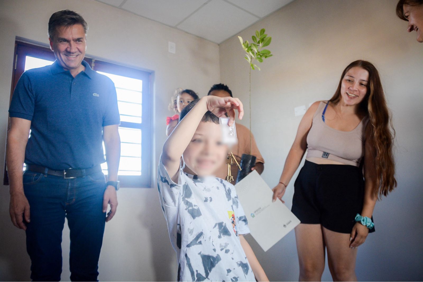 El gobernador Zdero entregó viviendas a vecinos del barrio Carpincho Macho, en Resistencia