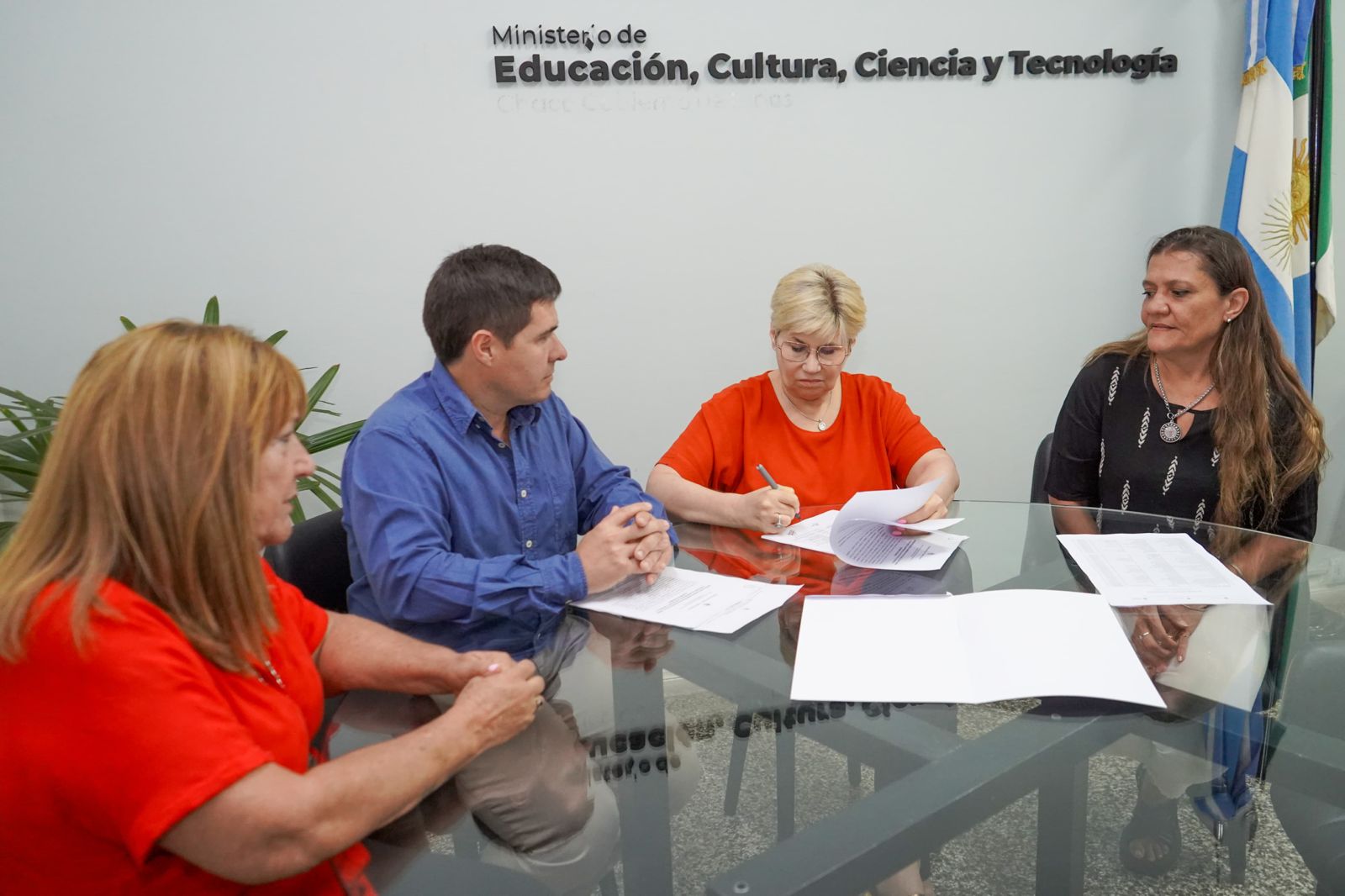 Limpieza de escuelas por parte del Grupo Hábitat, en Resistencia