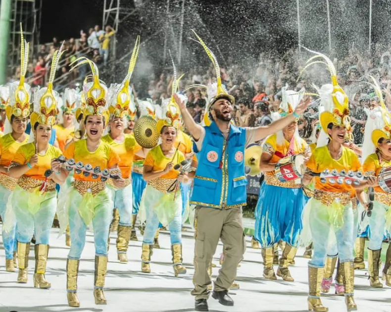 Corrientes: prohibieron que un hombre desfile en una comparsa por adeudar la cuota alimentaria