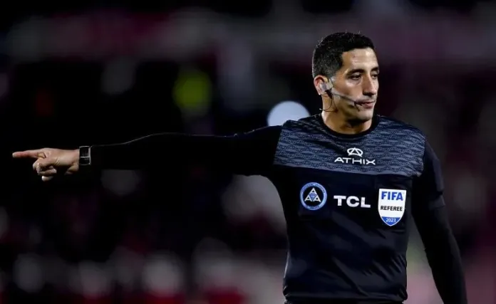 Yael Falcón Pérez dirigirá el Superclásico: sus antecedentes y cómo cayó su designación